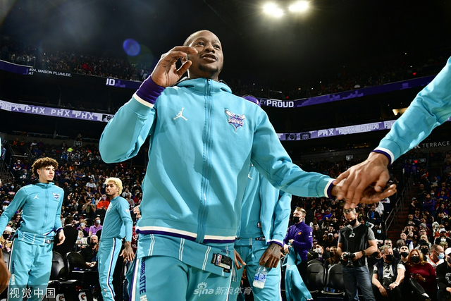 展现出比C 展现出比C