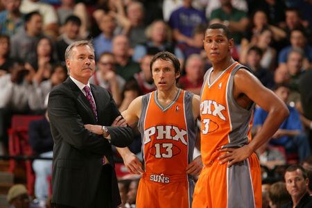 试图压低拉 试图压低拉